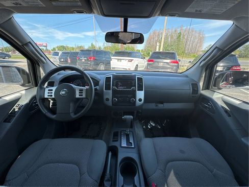 Used 2016 Nissan Frontier SV image 28