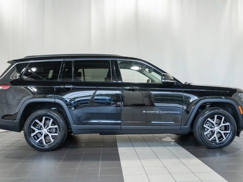 Used 2023 Jeep Grand Cherokee L Limited w/ Luxury Tech Group II AWD/4WD image 3