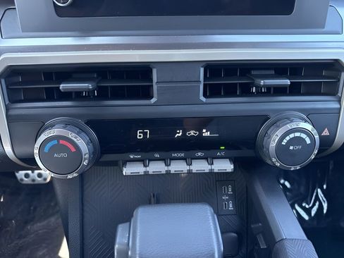 Used 2025 Toyota Tacoma TRD Sport AWD/4WD image 18