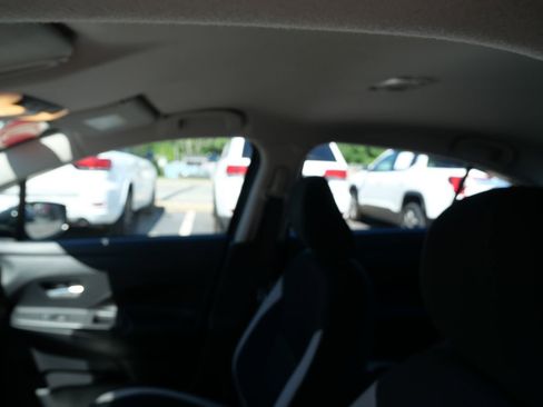 Used 2020 Nissan Versa SV FWD image 11