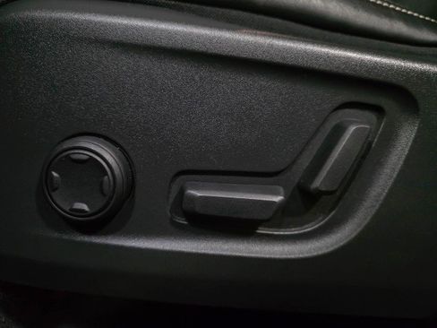 Used 2020 Volvo XC40 T4 R-Design w/ Protection Package Premier image 29