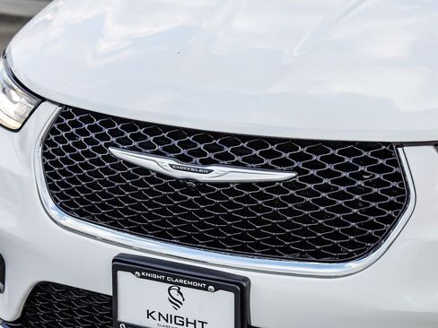 Certified 2024 Chrysler Pacifica Select image 6