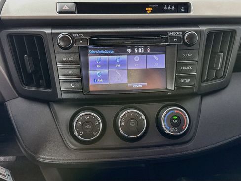 Used 2017 Toyota RAV4 LE FWD image 18