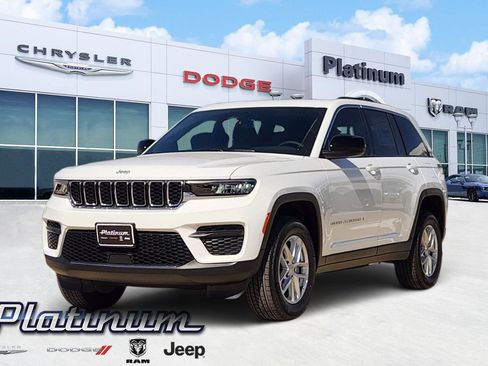 New 2026 Jeep Grand Cherokee Laredo image 2
