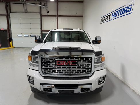 Used 2018 GMC Sierra 3500 Denali image 9