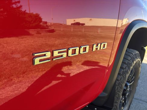 Used 2024 Chevrolet Silverado 2500 ZR2 w/ Technology Package AWD/4WD image 8