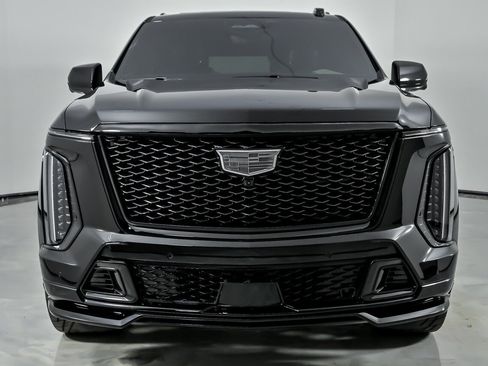 Used 2025 Cadillac Escalade V w/ LPO, ONYX Package image 5