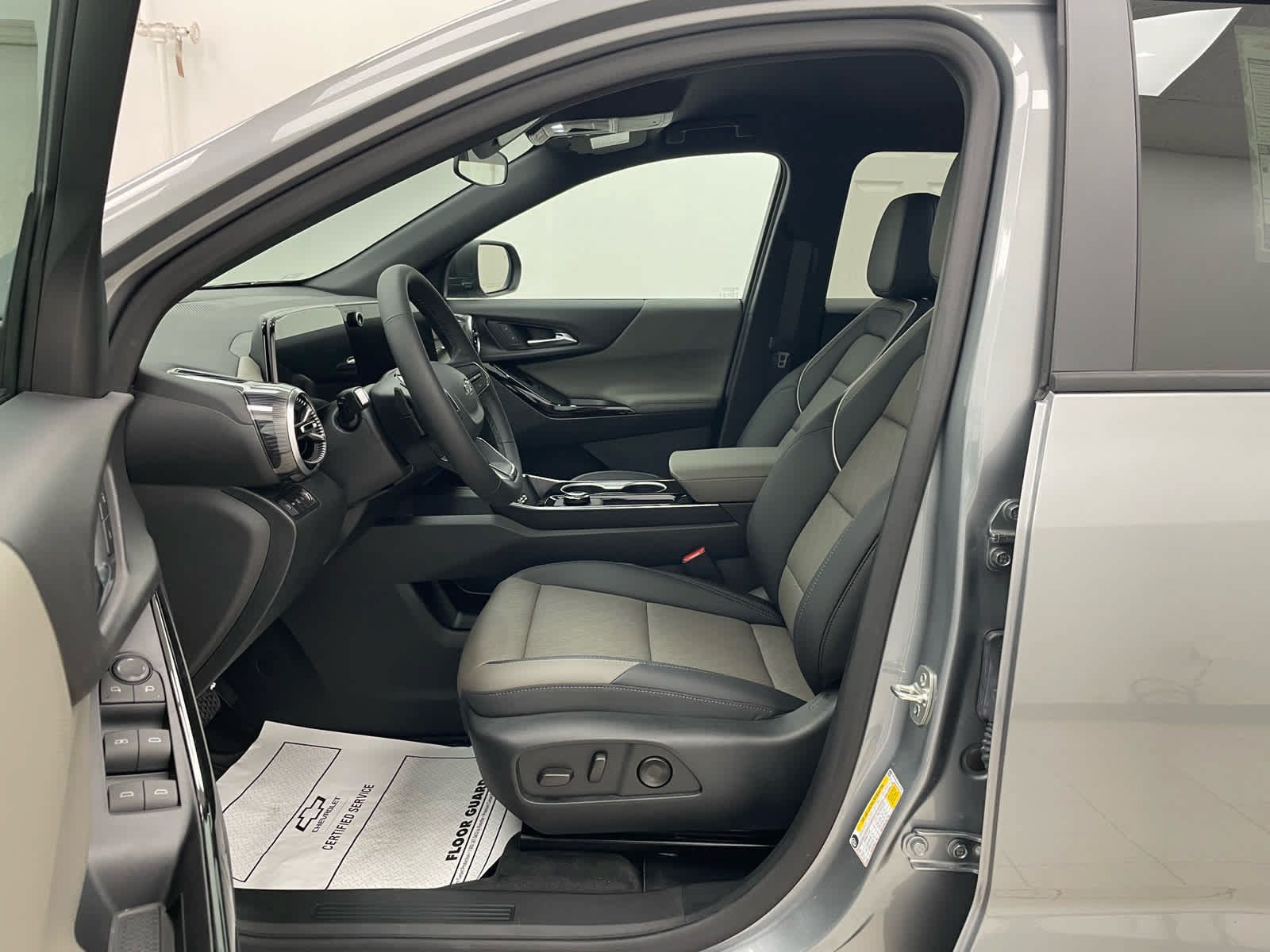 New 2027 Chevrolet Equinox LT w/ Convenience Package II AWD/4WD image 8