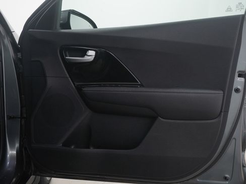 Used 2017 Kia Niro EX image 9