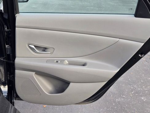 Used 2025 Hyundai Elantra SEL image 9