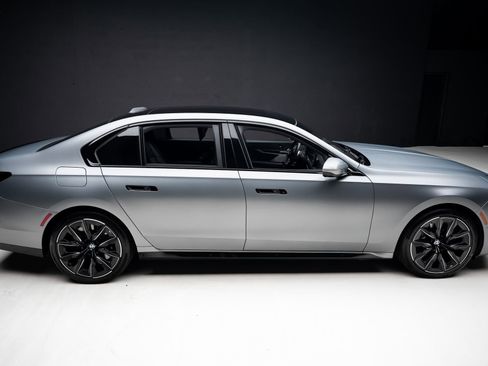 Used 2023 BMW 760i xDrive w/ Executive Package AWD/4WD image 36