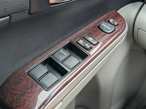 Used 2014 Toyota Camry XLE w/ Leather Package FWD image 26