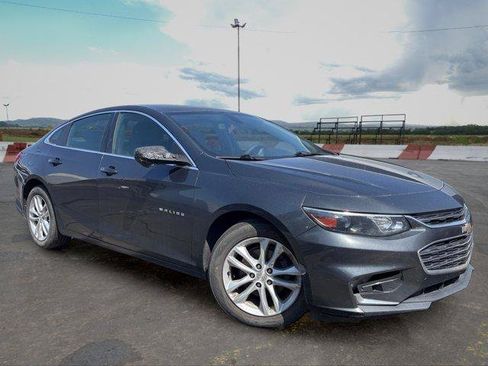 Used 2018 Chevrolet Malibu LT FWD image 2