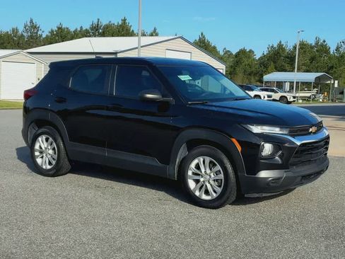 Used 2023 Chevrolet TrailBlazer LS FWD image 2