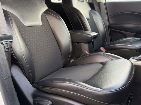 Used 2017 Jeep Compass Latitude w/ Popular Equipment Group AWD/4WD image 8