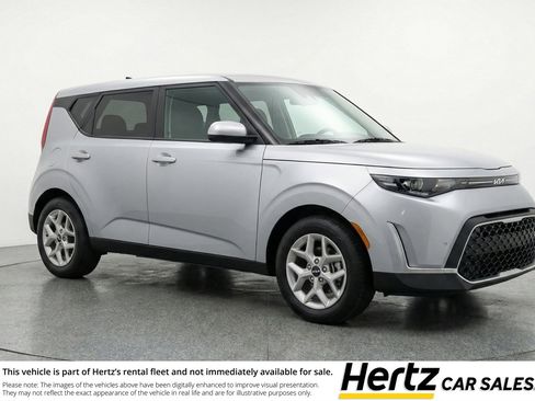 Used 2025 Kia Soul LX w/ LX Technology Package FWD image 1