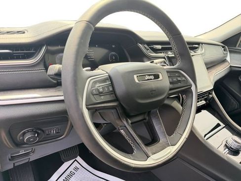Used 2023 Jeep Grand Cherokee L Limited w/ Black Appearance Package AWD/4WD image 15