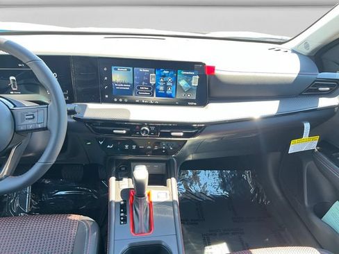 New 2026 Nissan Kicks SR w/ SR Premium Package AWD/4WD image 15