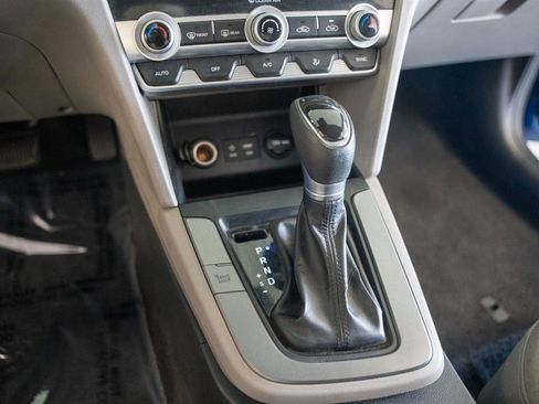 Used 2020 Hyundai Elantra SEL FWD image 15