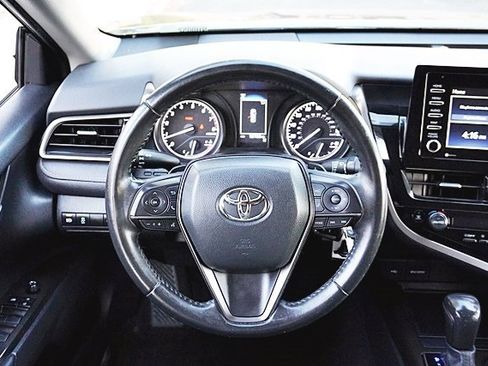 Used 2022 Toyota Camry SE image 18