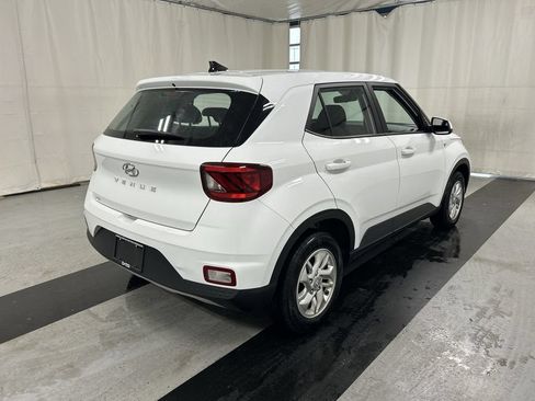 Used 2021 Hyundai Venue SE FWD image 2