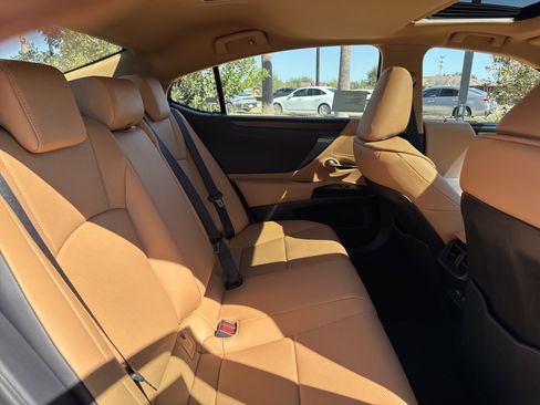 New 2025 Lexus ES 350 w/ Premium Package image 11