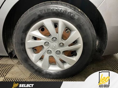 Used 2019 Hyundai Elantra SE FWD image 25