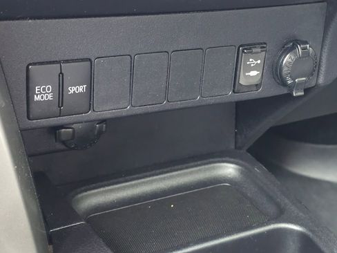 Used 2017 Toyota RAV4 XLE AWD/4WD image 37