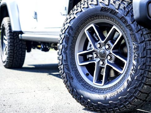 New 2025 Jeep Gladiator Mojave w/ Convenience Group image 3