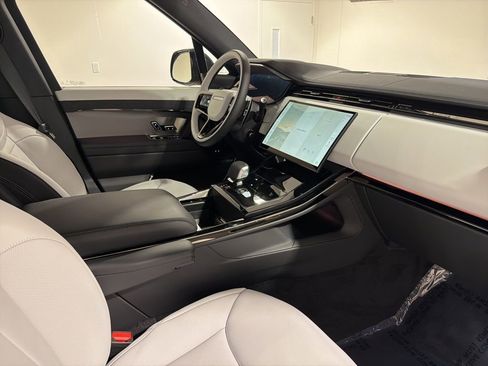New 2026 Land Rover Range Rover Sport Dynamic SE AWD/4WD image 24