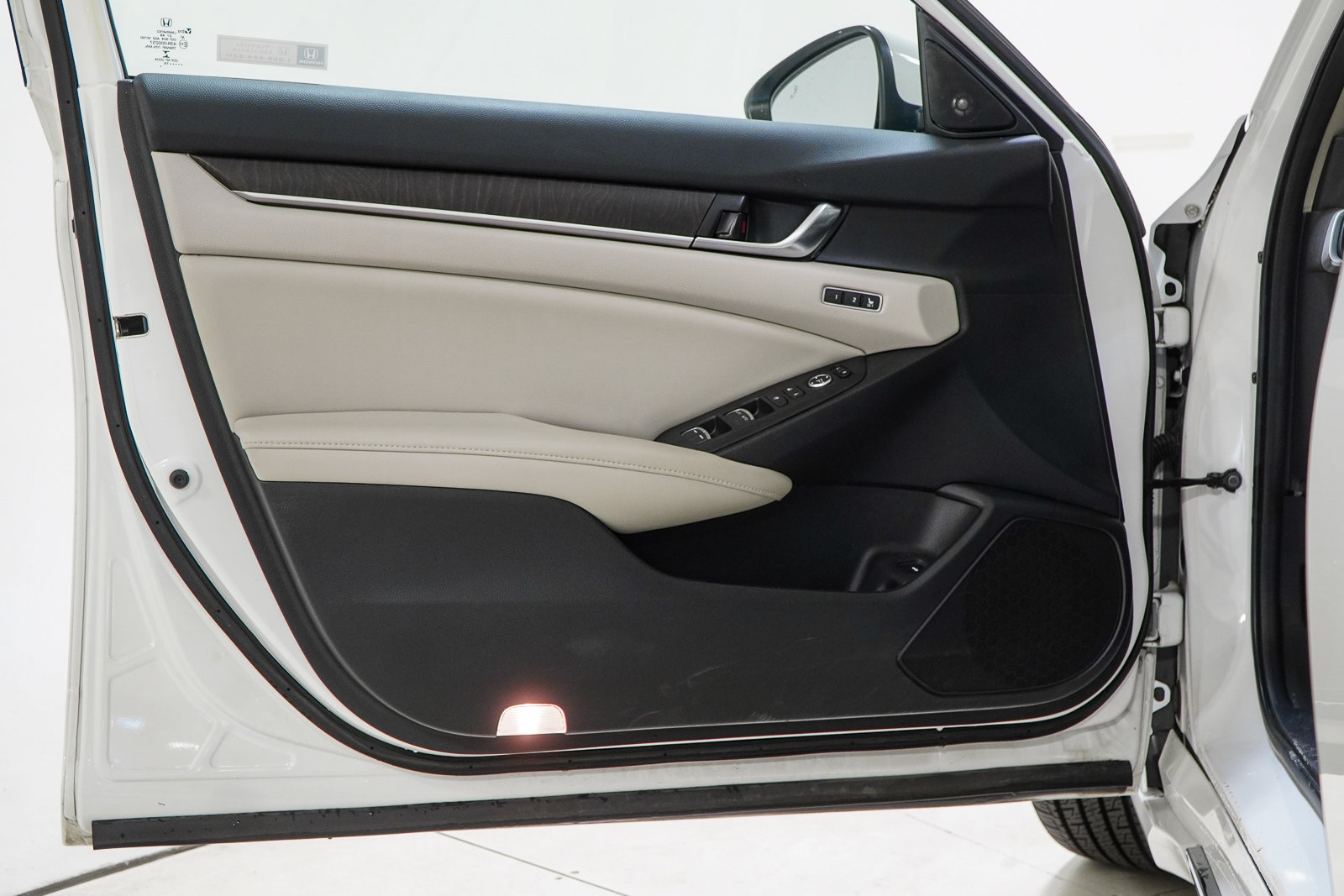Used 2019 Honda Accord Touring image 16