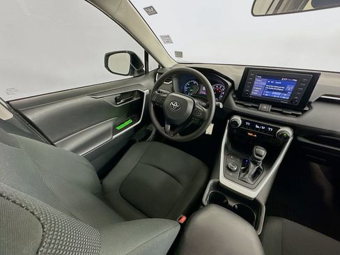 Used 2021 Toyota RAV4 LE image 11