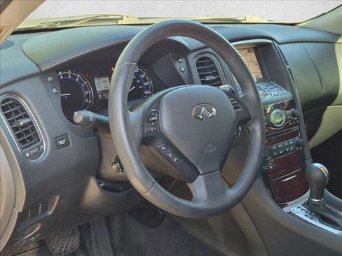 Used 2017 INFINITI QX50 2WD w/ Deluxe Touring Package image 3