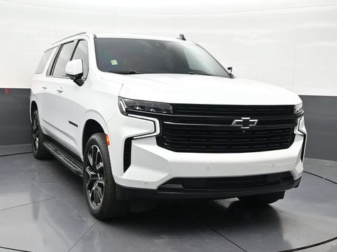 Used 2024 Chevrolet Suburban RST w/ Luxury Package RWD image 8