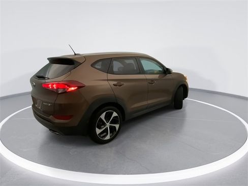 Used 2016 Hyundai Tucson Sport image 4