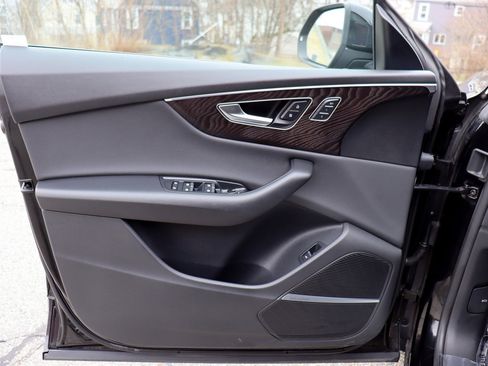 Used 2022 Audi Q8 Premium Plus w/ Premium Plus Package image 22