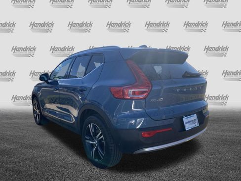 Used 2025 Volvo XC40 B5 Core image 8