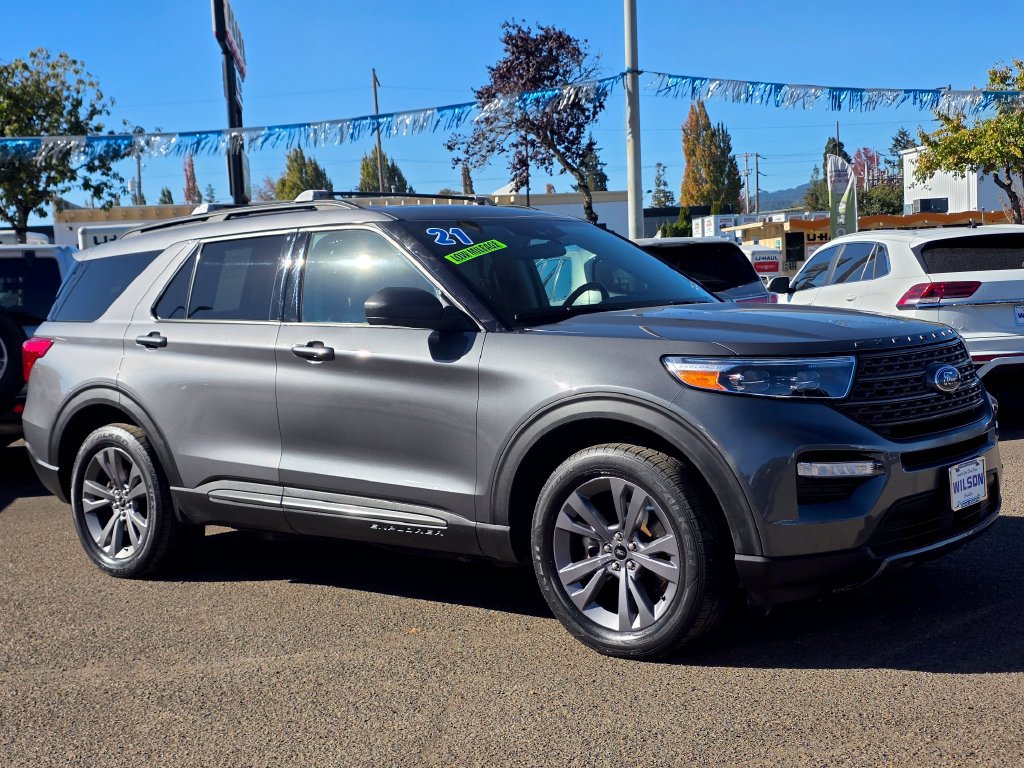Used 2021 Ford Explorer XLT w/ Equipment Group 202A AWD/4WD image 34