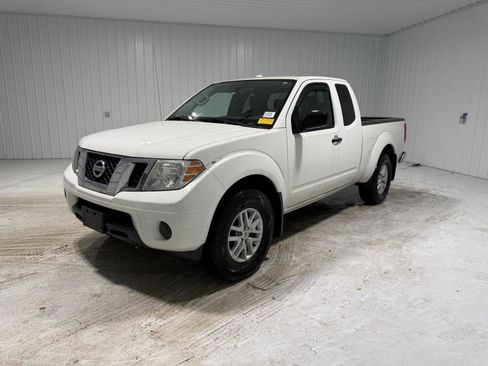Used 2018 Nissan Frontier SV image 1