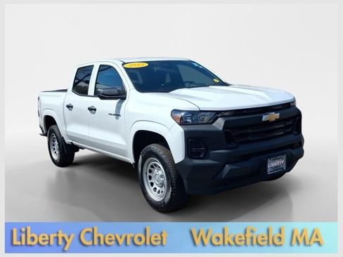 Used 2025 Chevrolet Colorado W/T RWD image 1