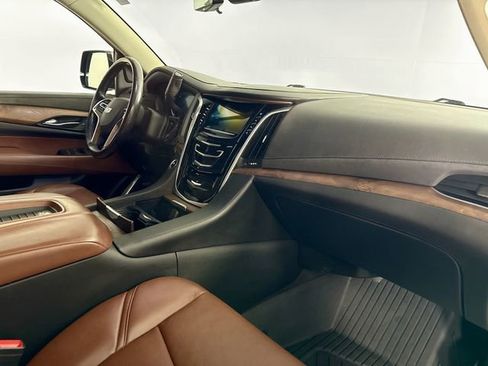 Used 2020 Cadillac Escalade Luxury image 50