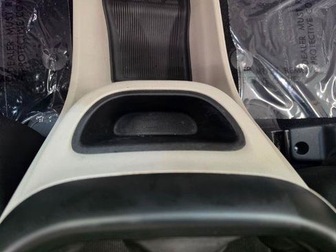 Used 2018 Chrysler Pacifica Limited w/ Tire & Wheel Group FWD image 29