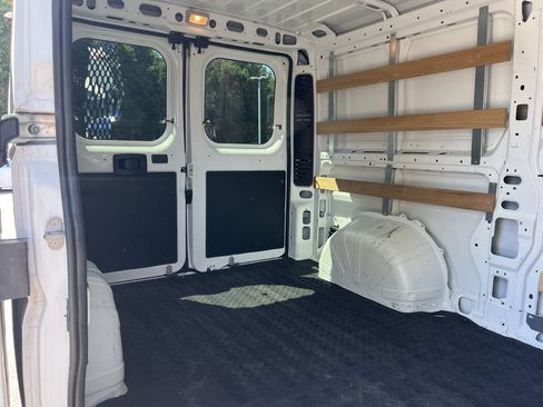 Used 2025 RAM ProMaster 2500 w/ U-Haul Equipment Group FWD image 24