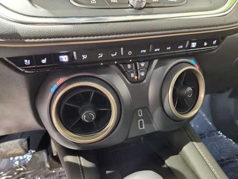 Certified 2023 Chevrolet Blazer Premier w/ Enhanced Convenience Package image 11