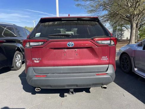 Used 2021 Toyota RAV4 XLE w/ Convenience Package image 3