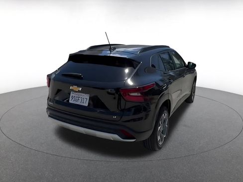Used 2025 Chevrolet Trax LT FWD image 11