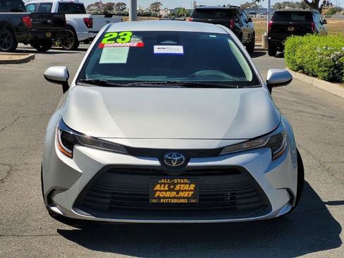 Used 2023 Toyota Corolla LE FWD image 2