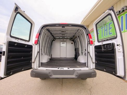 Used 2025 Chevrolet Express 2500 w/ Driver Convenience Package image 20