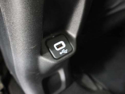 Used 2019 Jeep Renegade Latitude AWD/4WD image 34