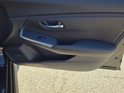 Used 2024 Nissan Sentra SR w/ SR Premium Package image 5